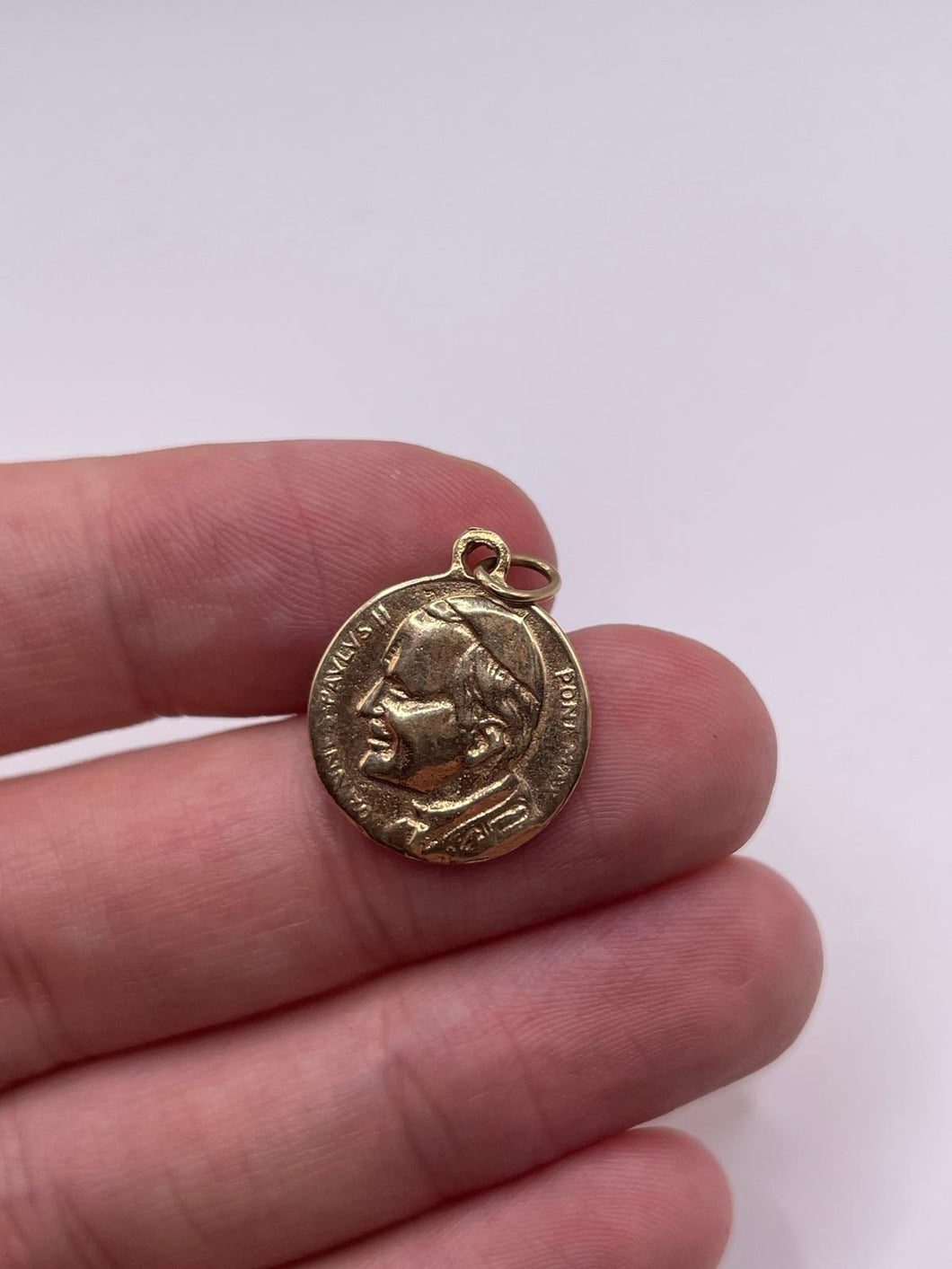 9ct gold Irish coin pendant