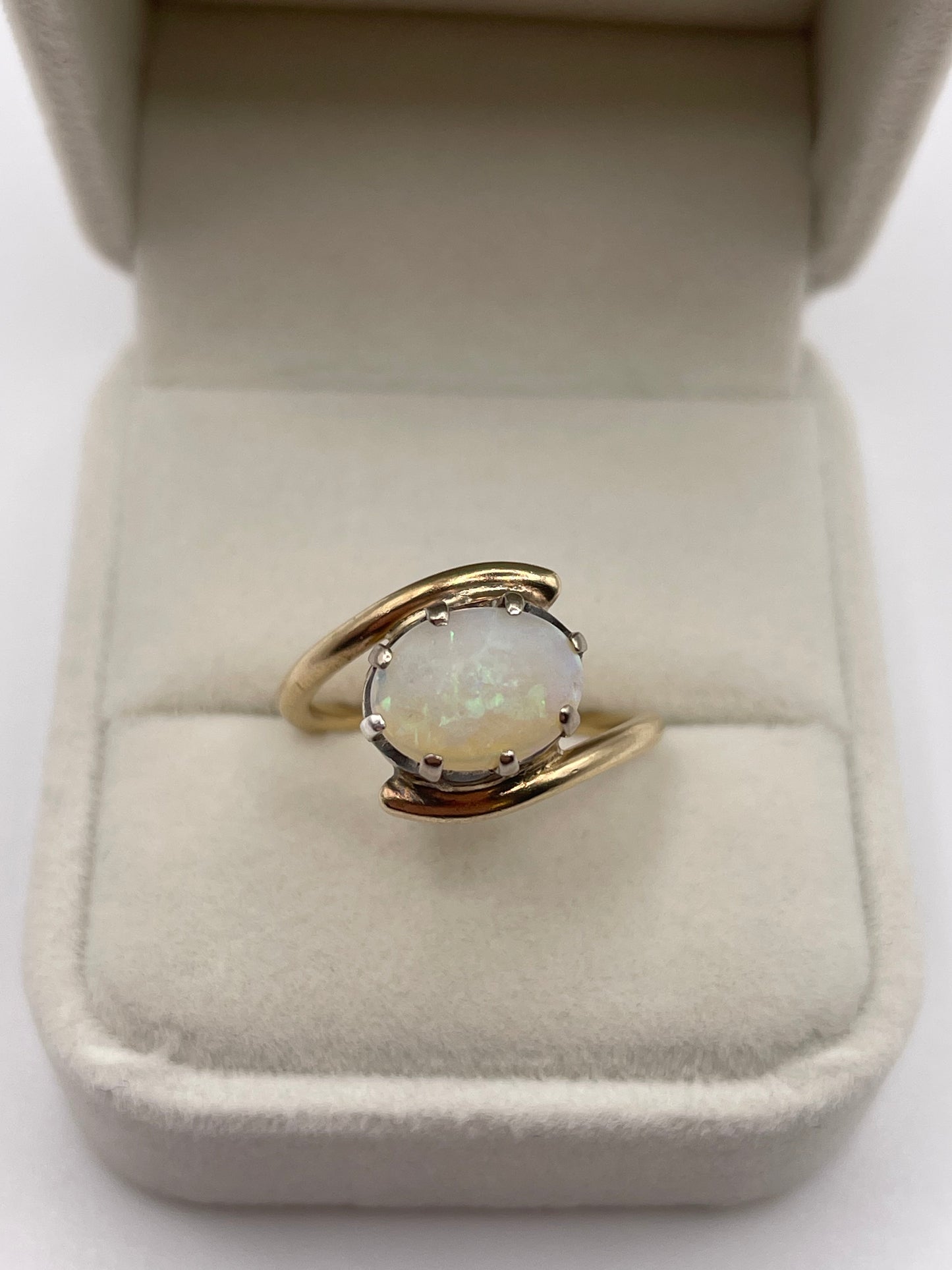 9ct gold opal ring