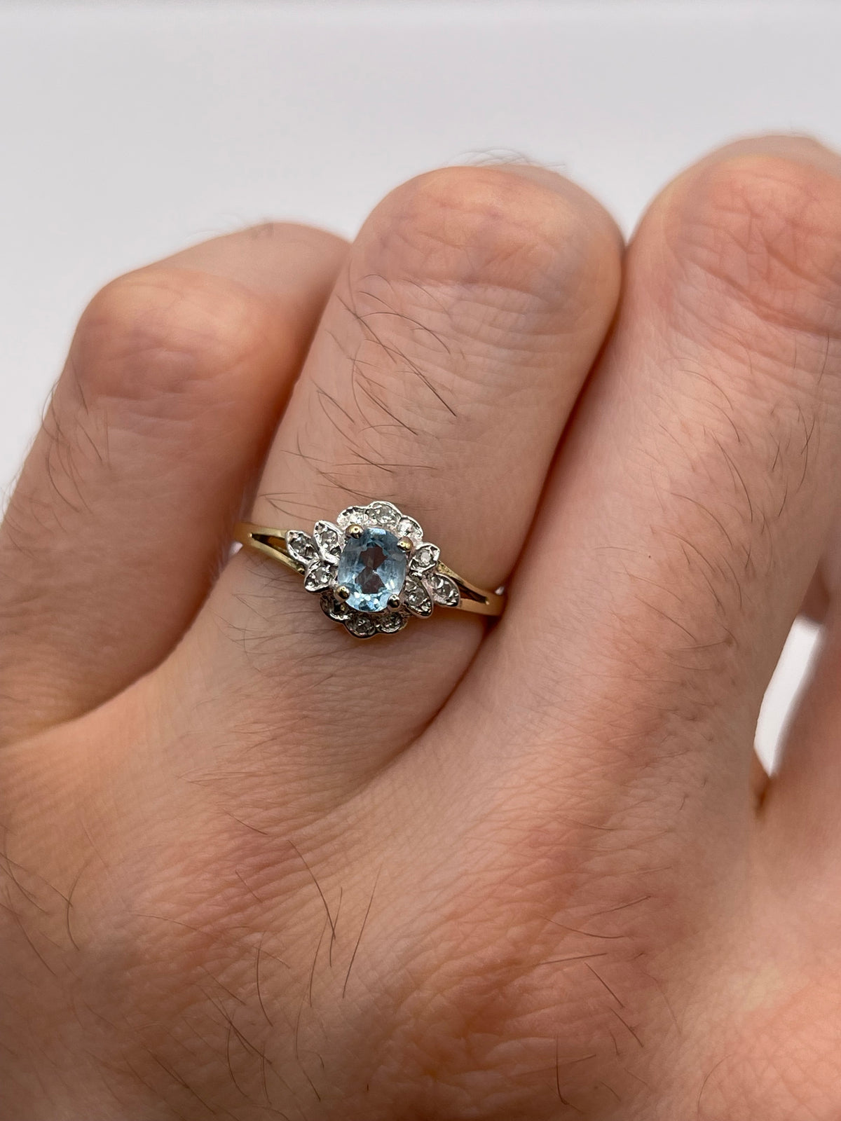9ct gold aquamarine and diamond ring