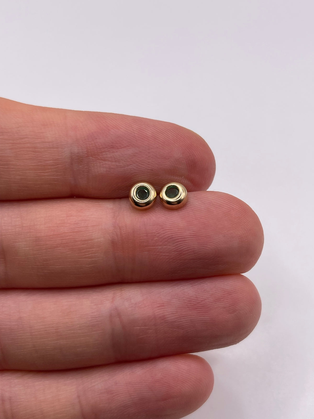 9ct gold emerald earrings