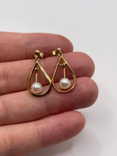 Load image into Gallery viewer, 9ct gold pearl earrings
