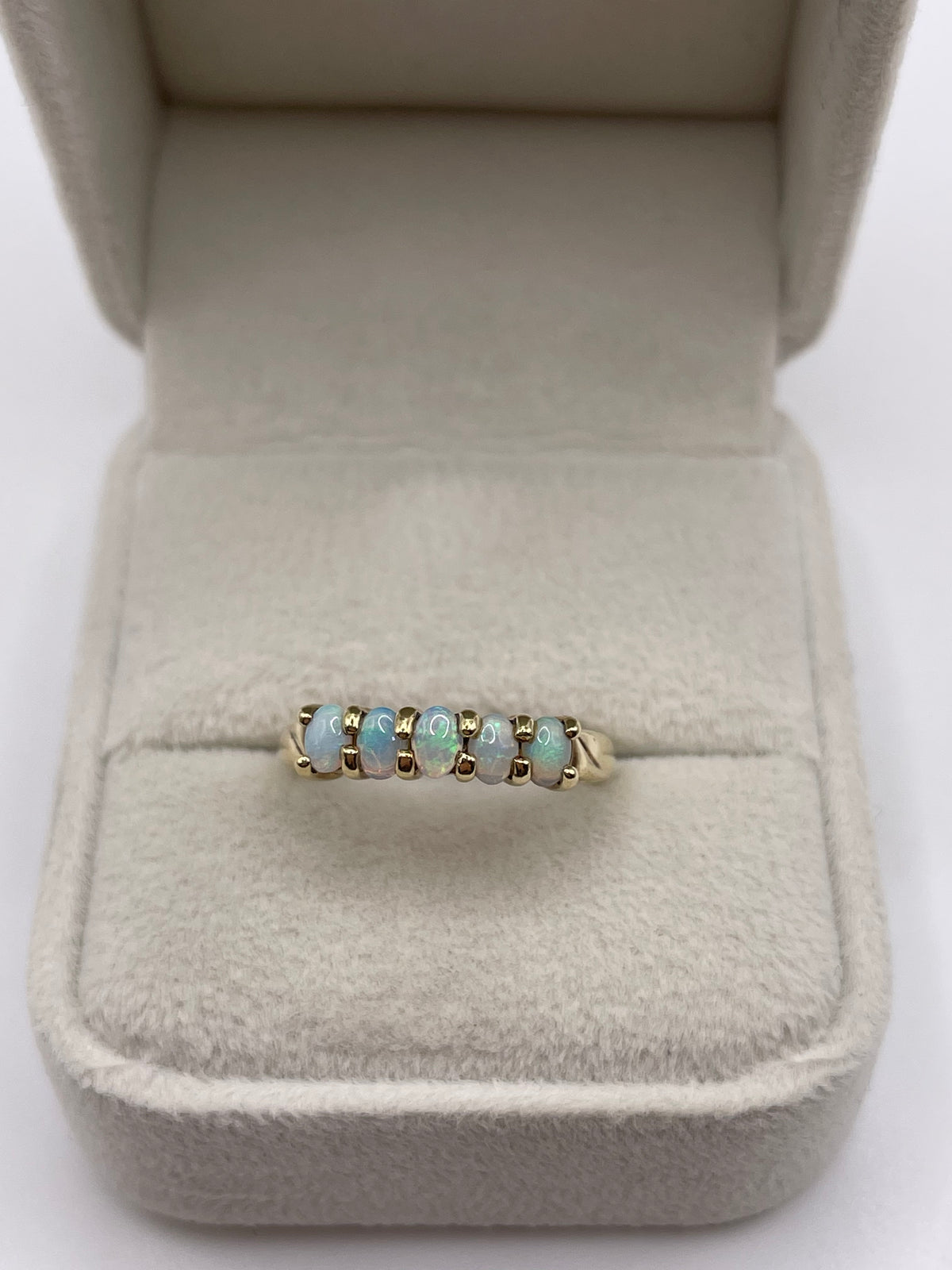 9ct gold opal ring