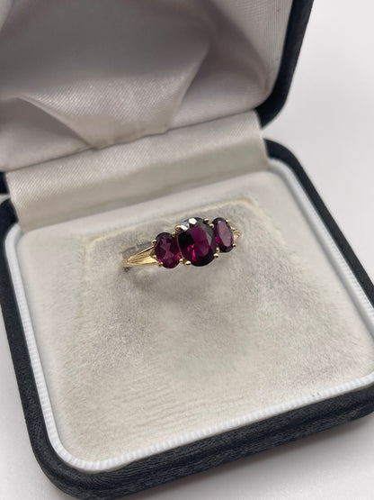 9ct gold garnet ring