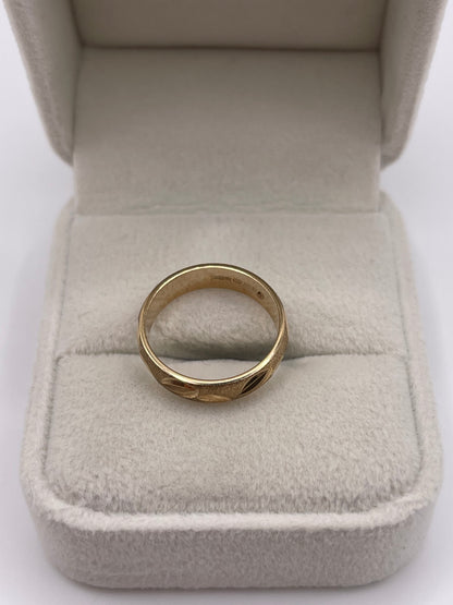9ct gold patterned band