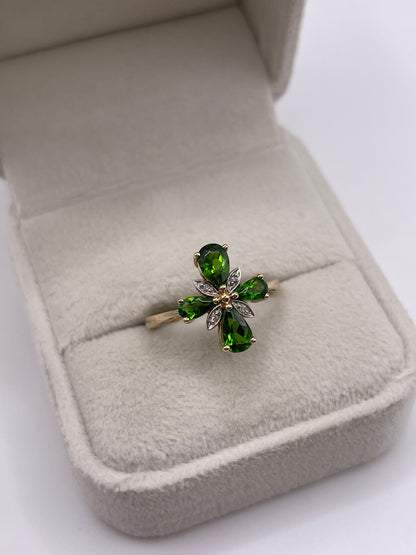 9ct gold diopside and diamond ring