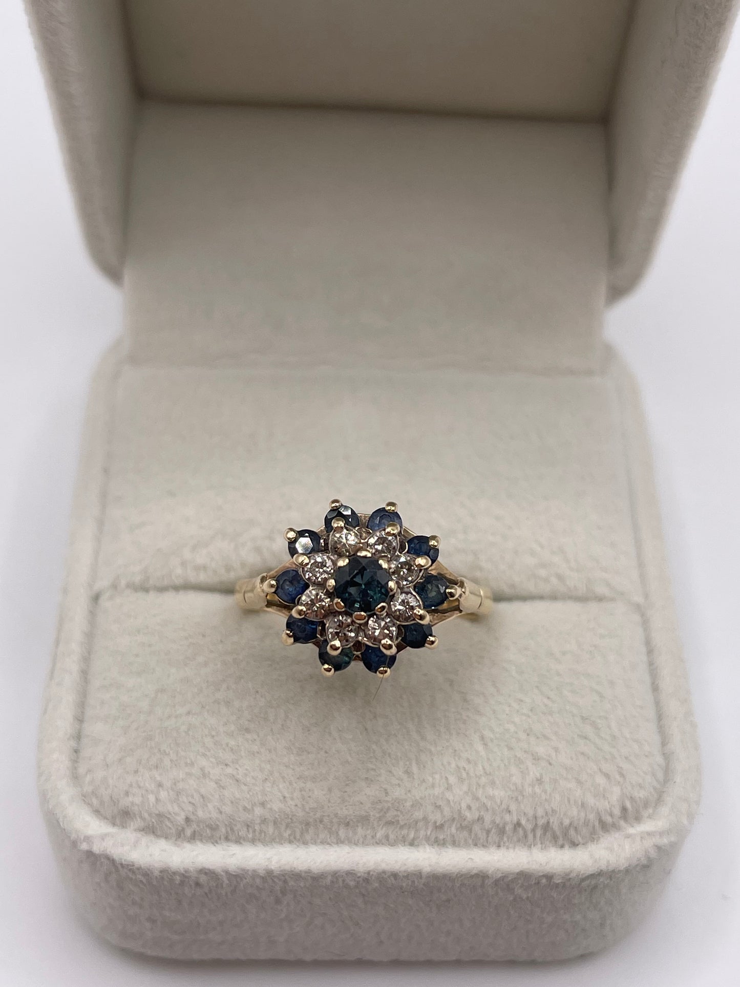 9ct gold sapphire and diamond cluster ring
