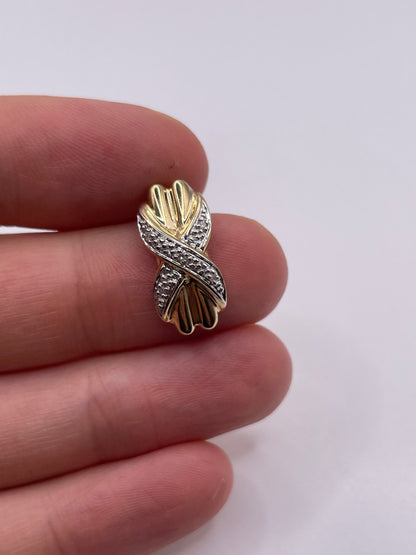 9ct gold diamond pendant