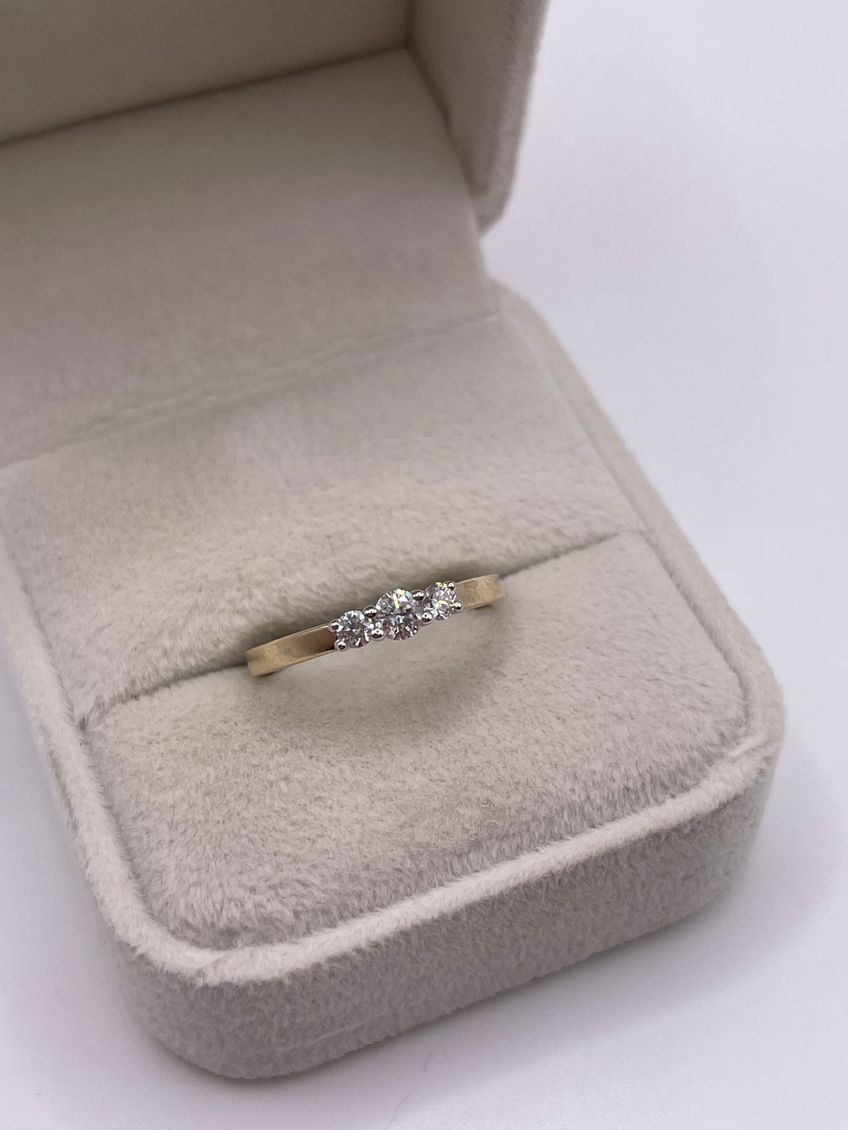 9ct gold diamond ring