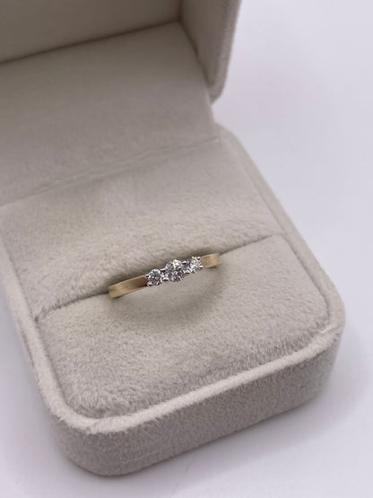 9ct gold diamond ring