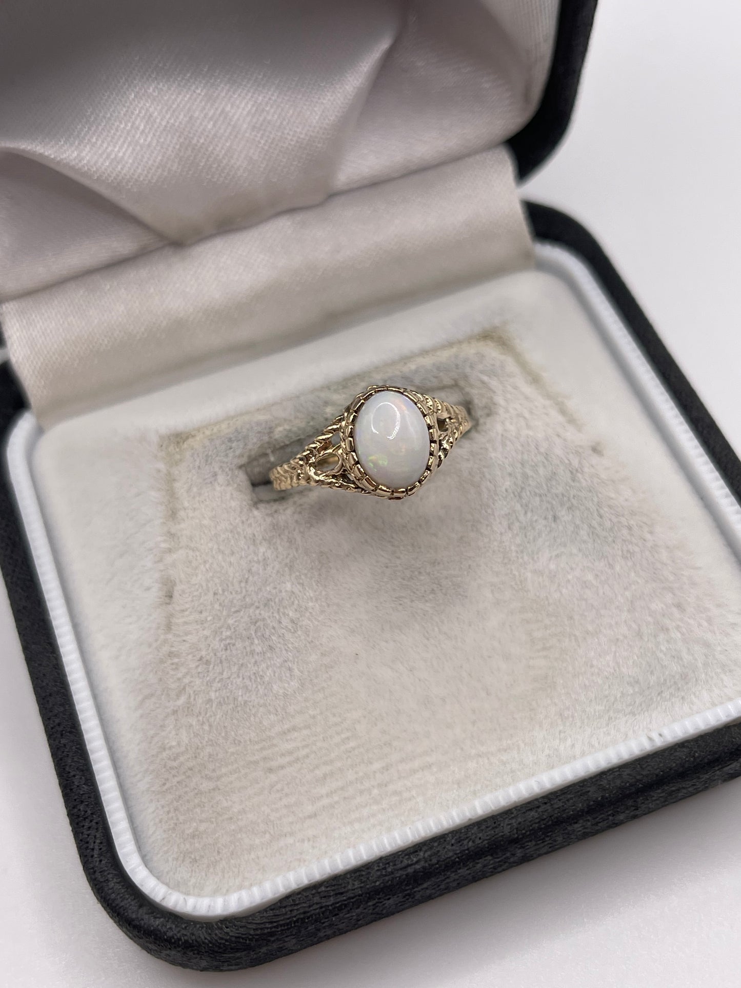 9ct gold opal ring