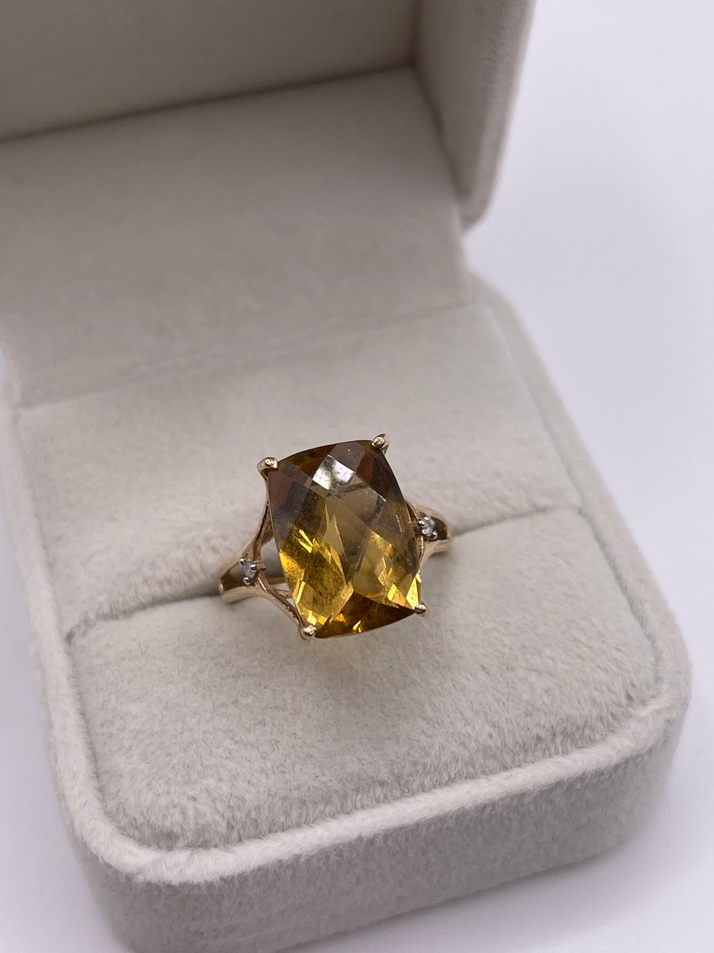 9ct gold quartz and diamond ring
