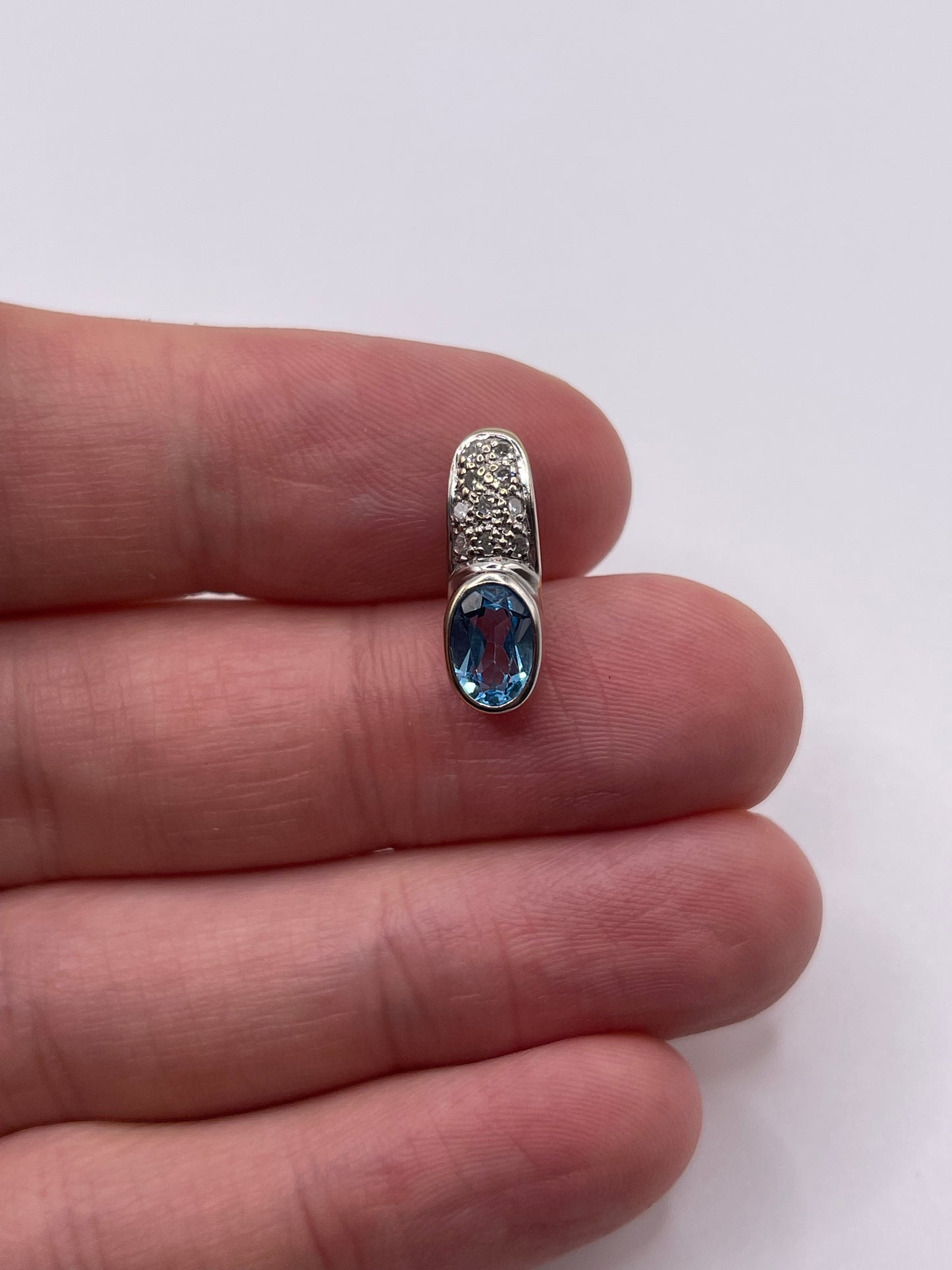 9ct gold topaz and diamond pendant