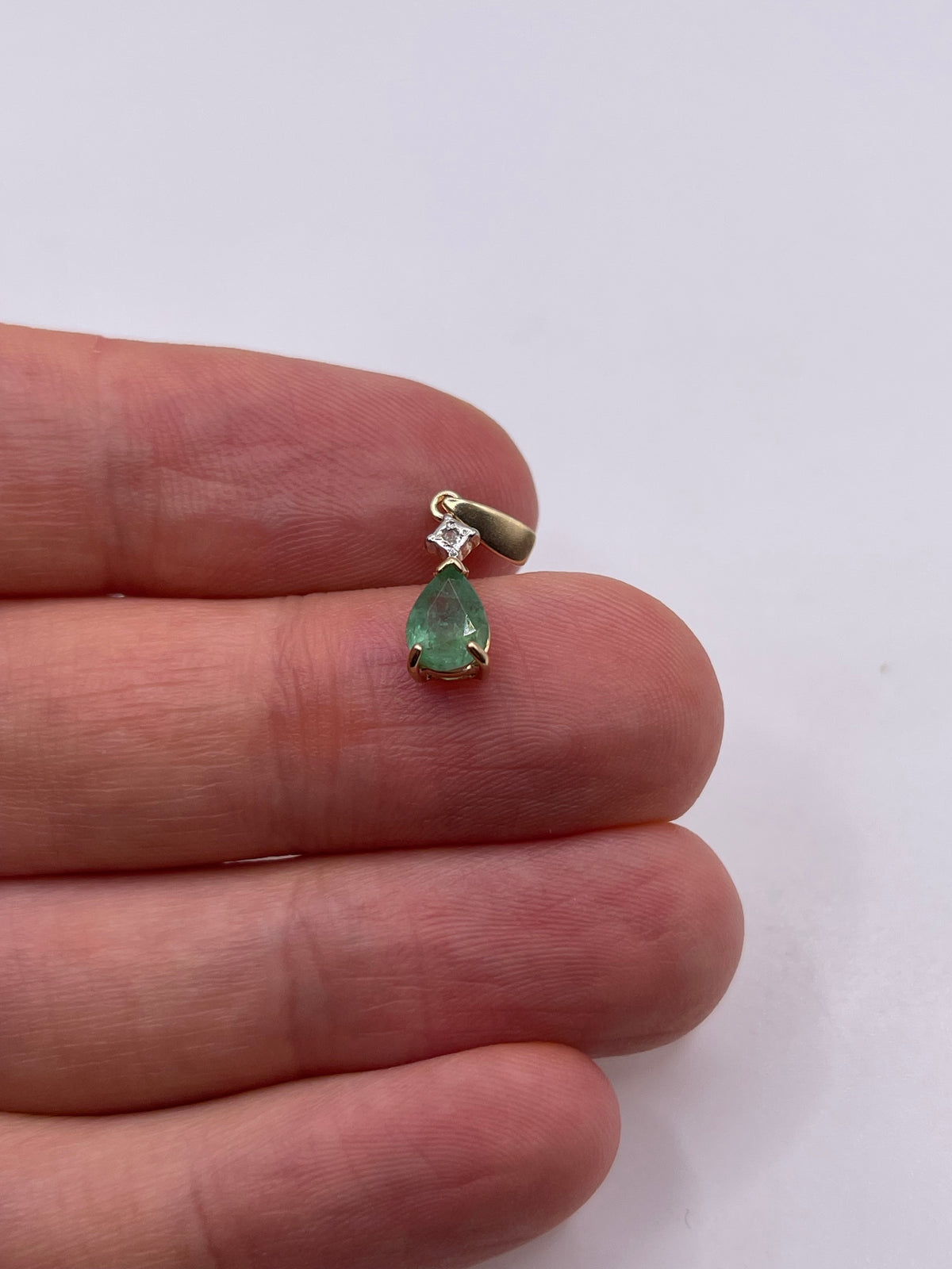 9ct gold emerald and diamond pendant