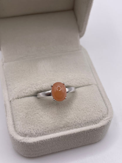 9ct white gold peach moonstone ring