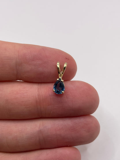 9ct gold topaz pendant