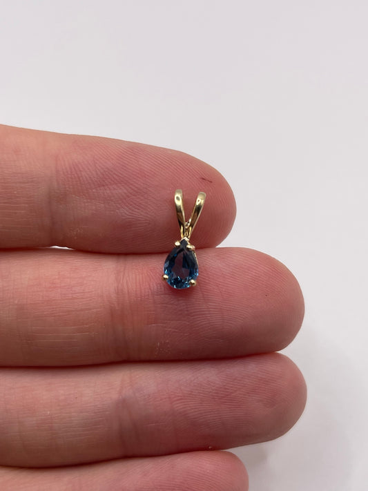 9ct gold topaz pendant