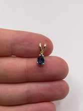 Load image into Gallery viewer, 9ct gold topaz pendant
