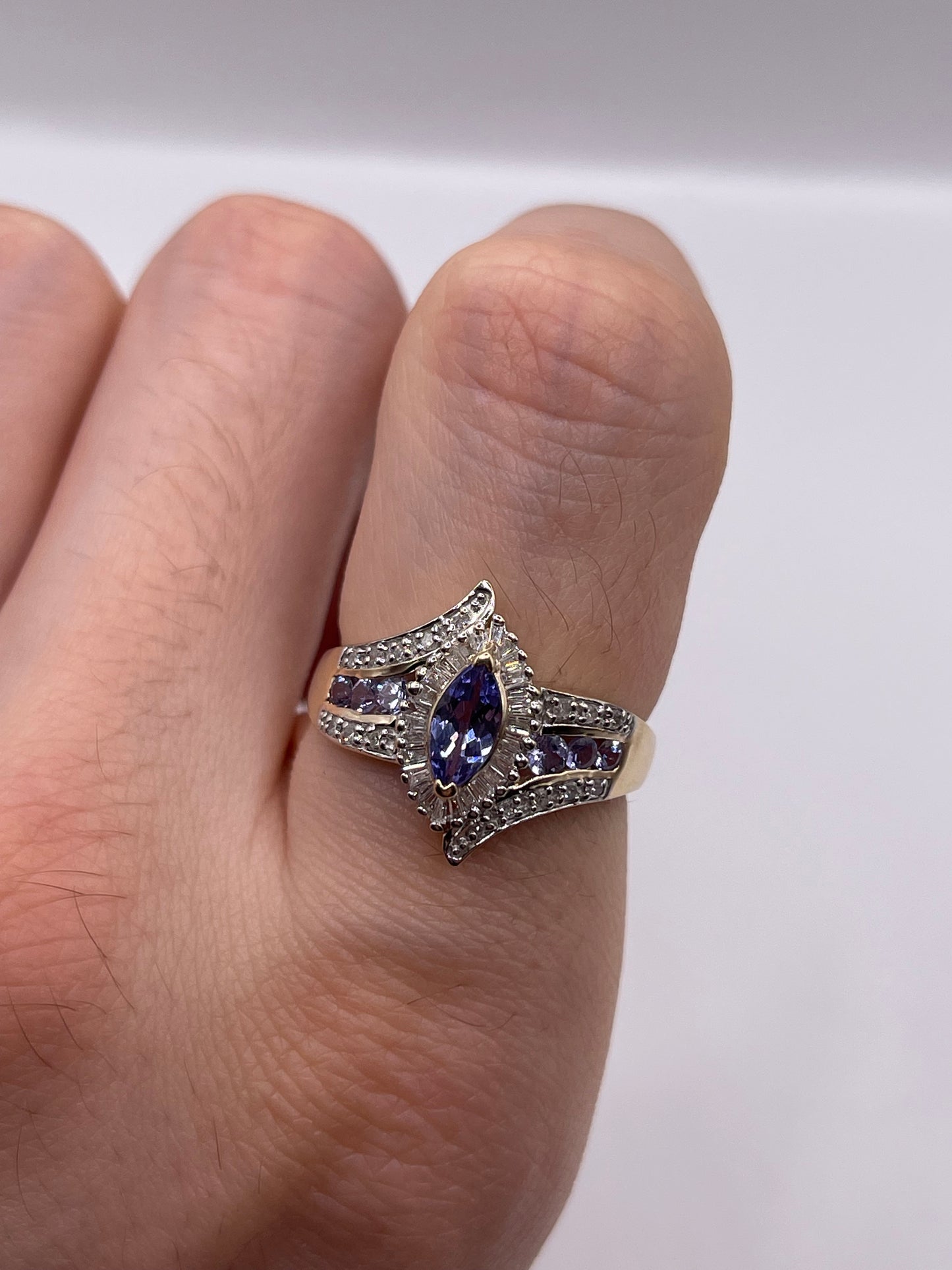 9ct gold tanzanite and diamond ring
