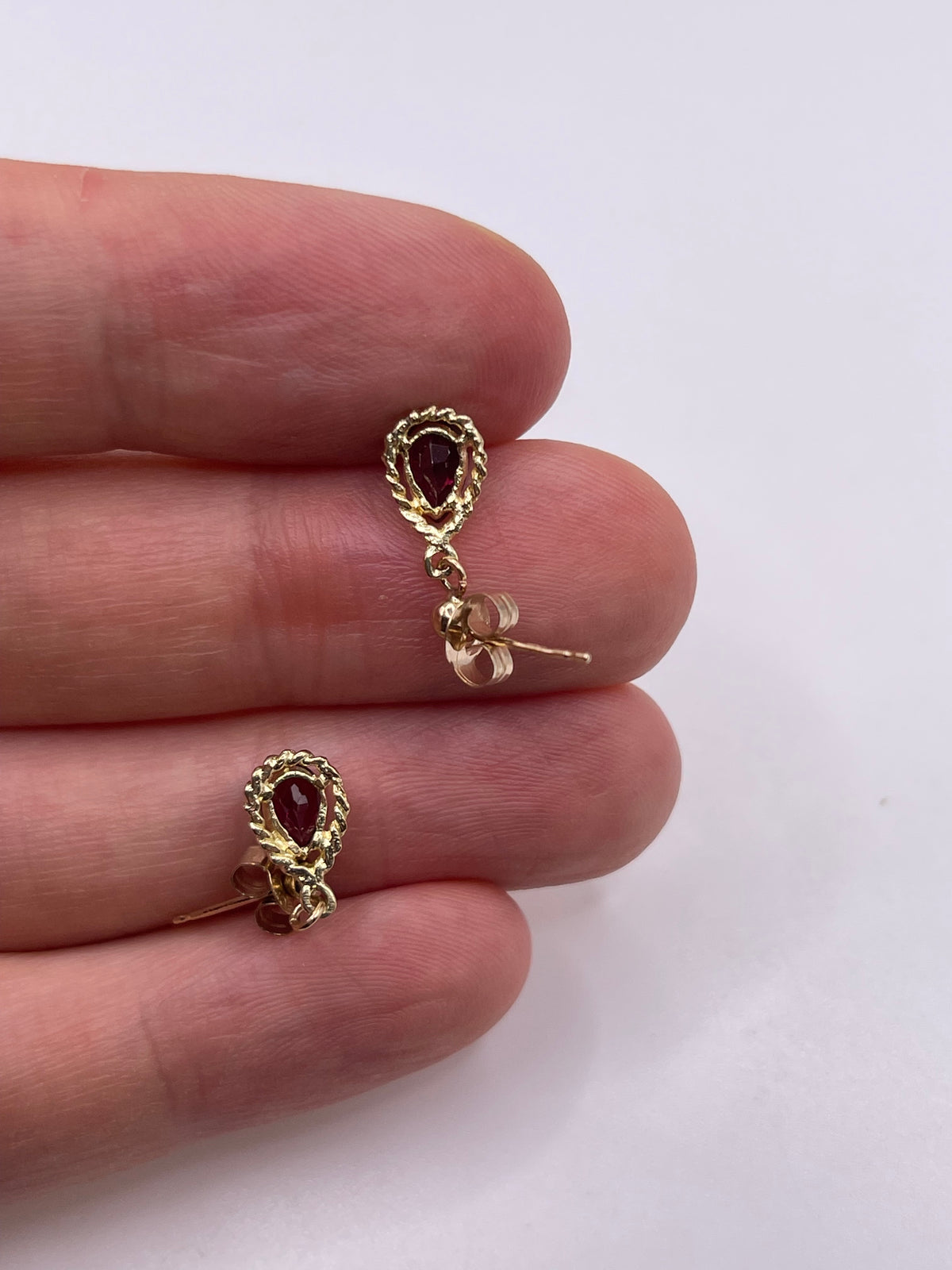 9ct gold garnet earrings