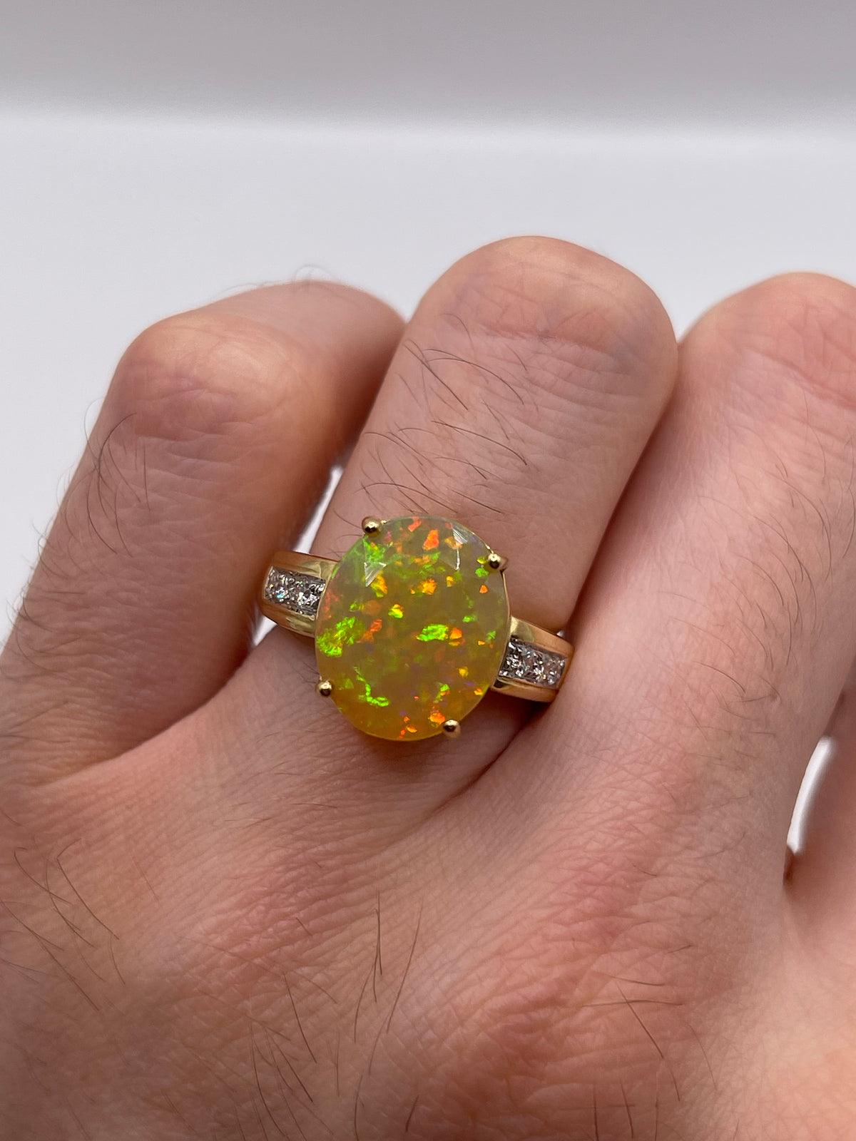 18ct gold opal and diamond ring