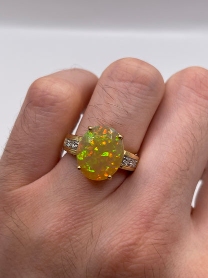 18ct gold opal and diamond ring