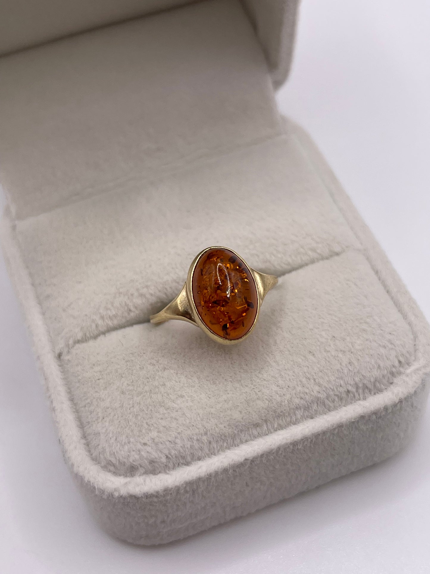 9ct gold amber ring
