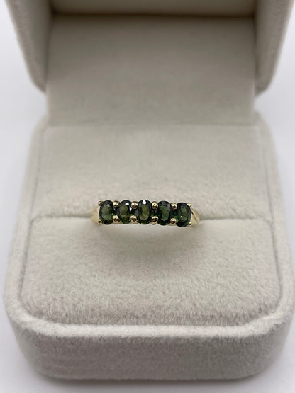9ct gold green sapphire ring