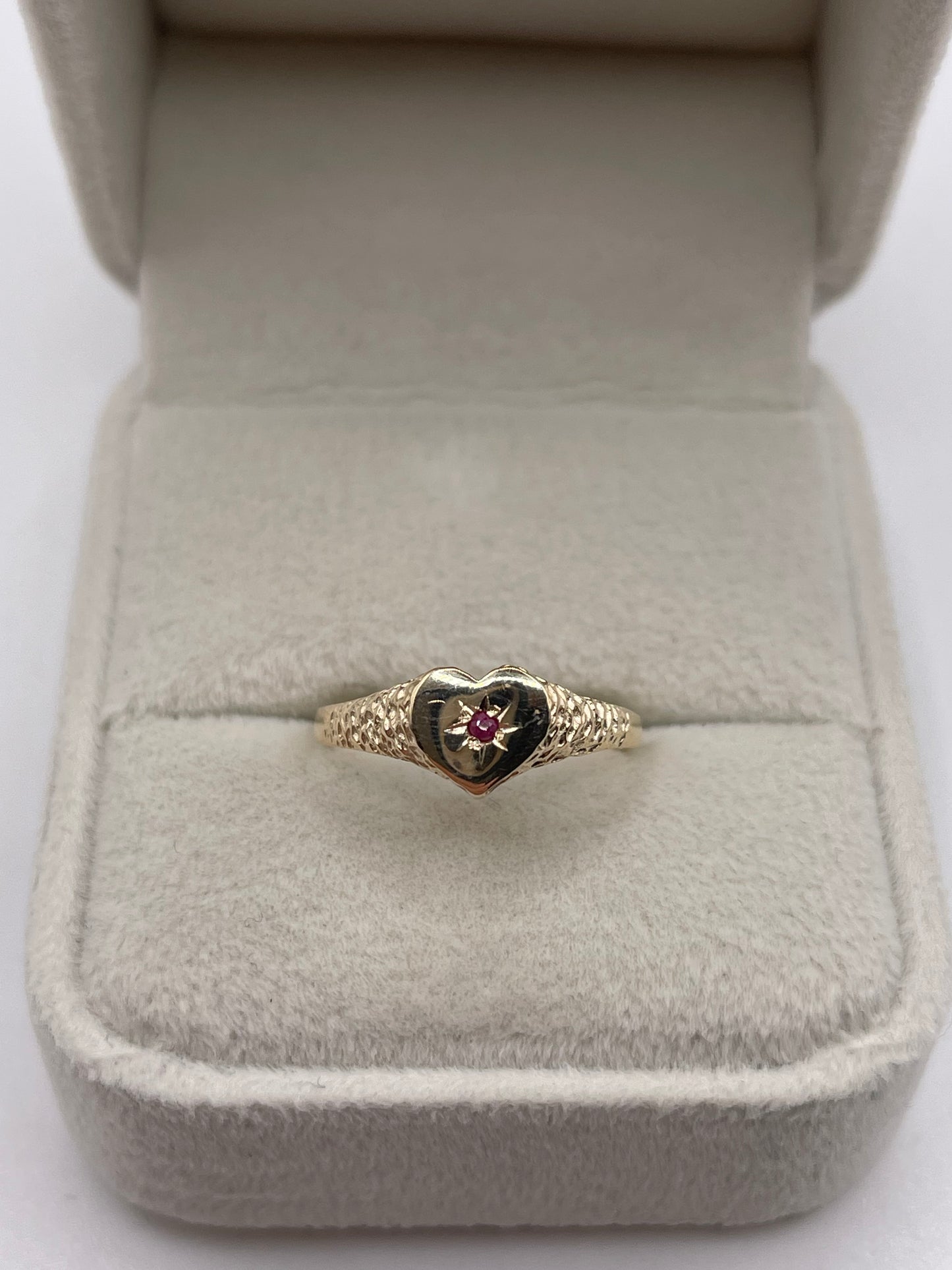 9ct gold ruby heart ring