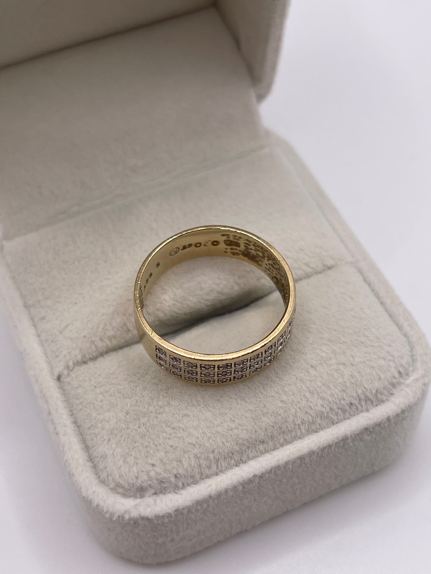 9ct gold diamond ring