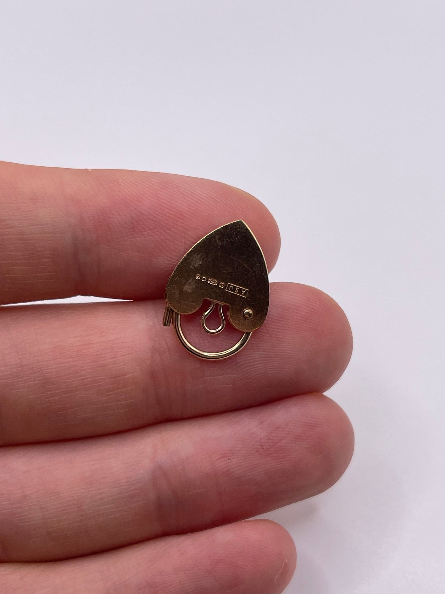 9ct gold engraved padlock 2
