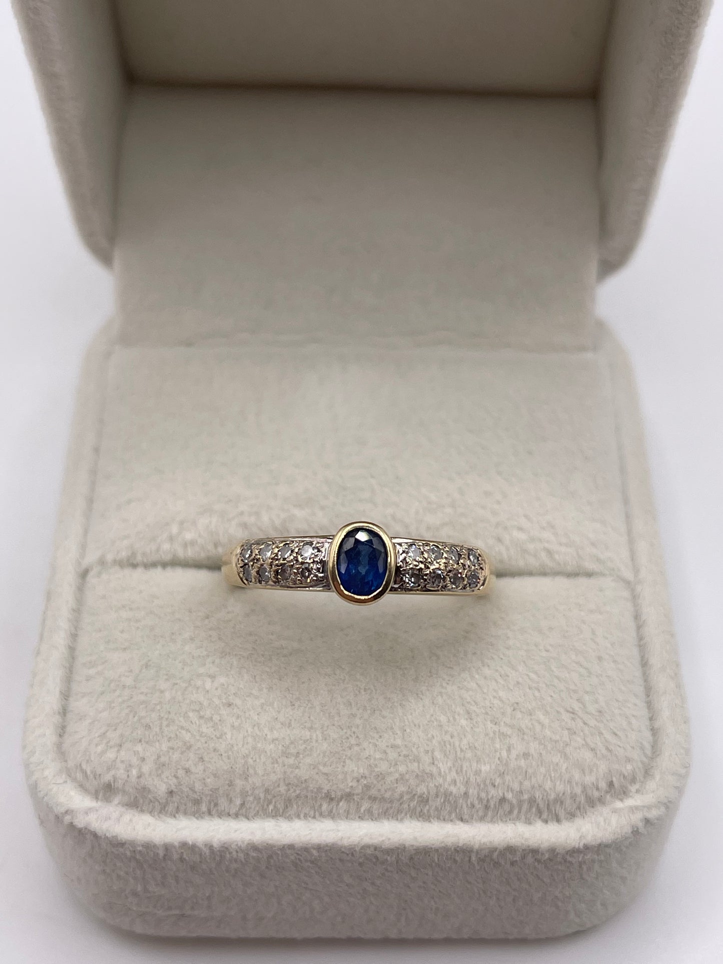 9ct gold sapphire and diamond ring
