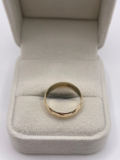 9ct gold patterned band