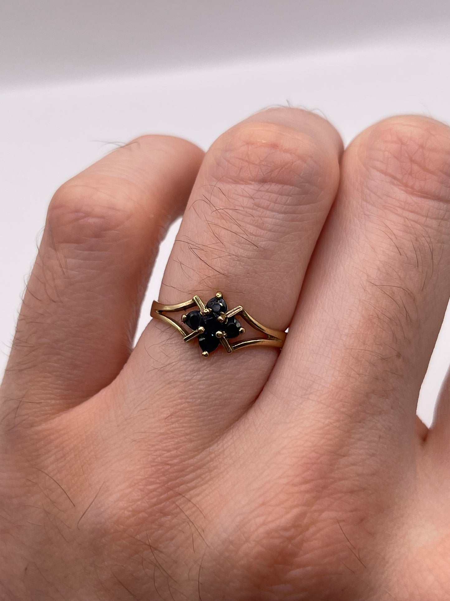 9ct gold sapphire ring