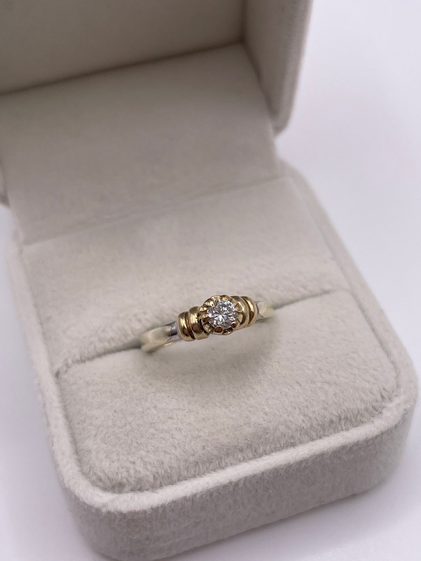 9ct two tone gold 25 point diamond ring