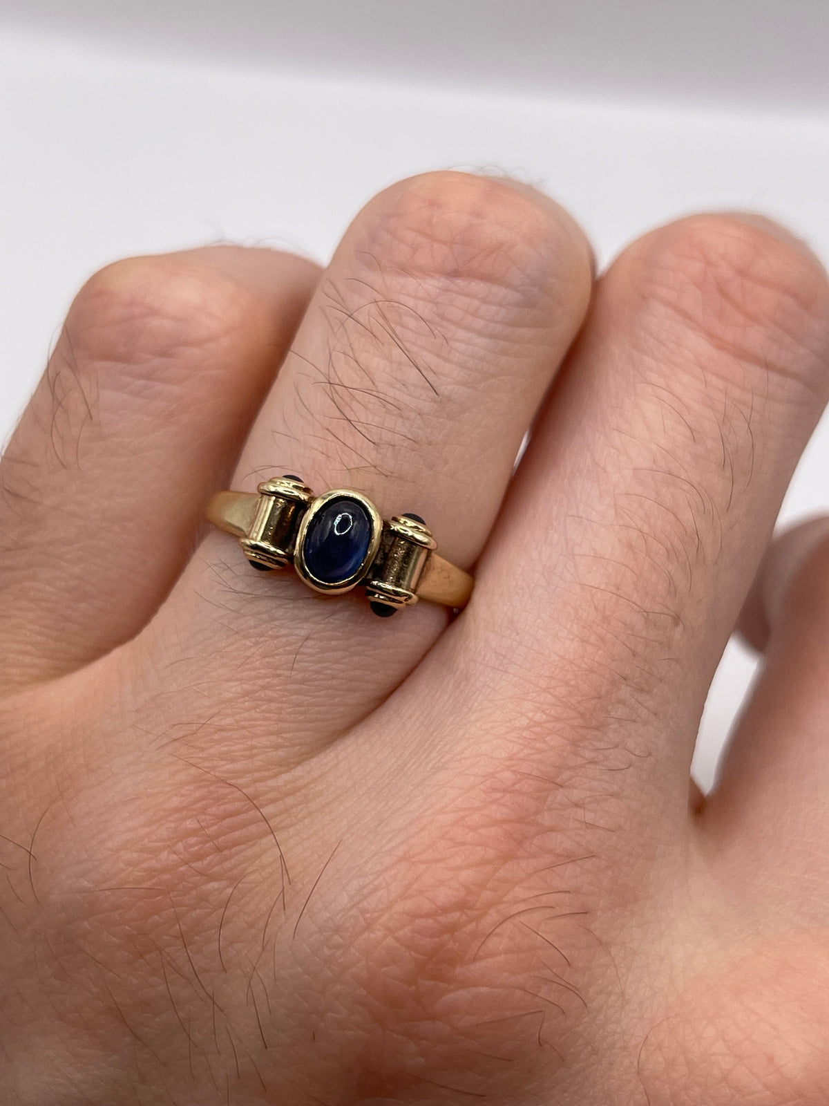 9ct gold cabochon sapphire ring