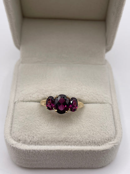 9ct gold garnet ring