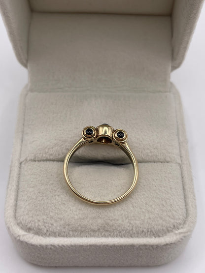 9ct gold cabochon sapphire ring