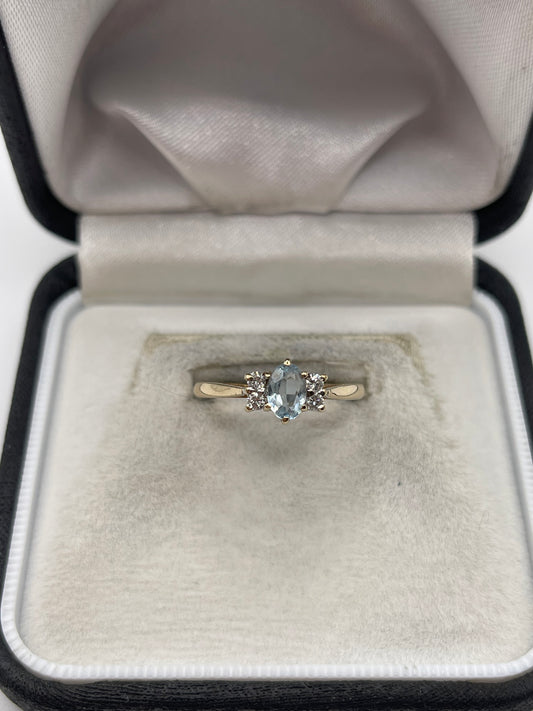 18ct gold aquamarine and diamond ring
