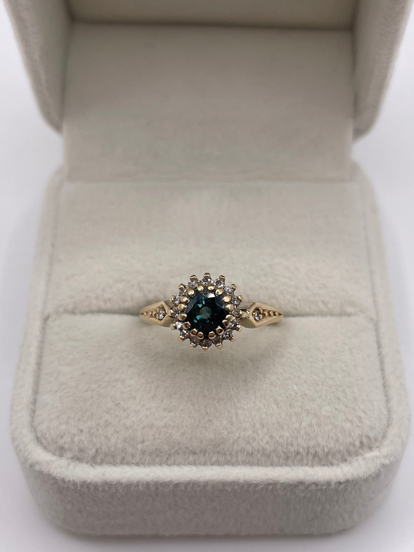 9ct gold sapphire and diamond ring