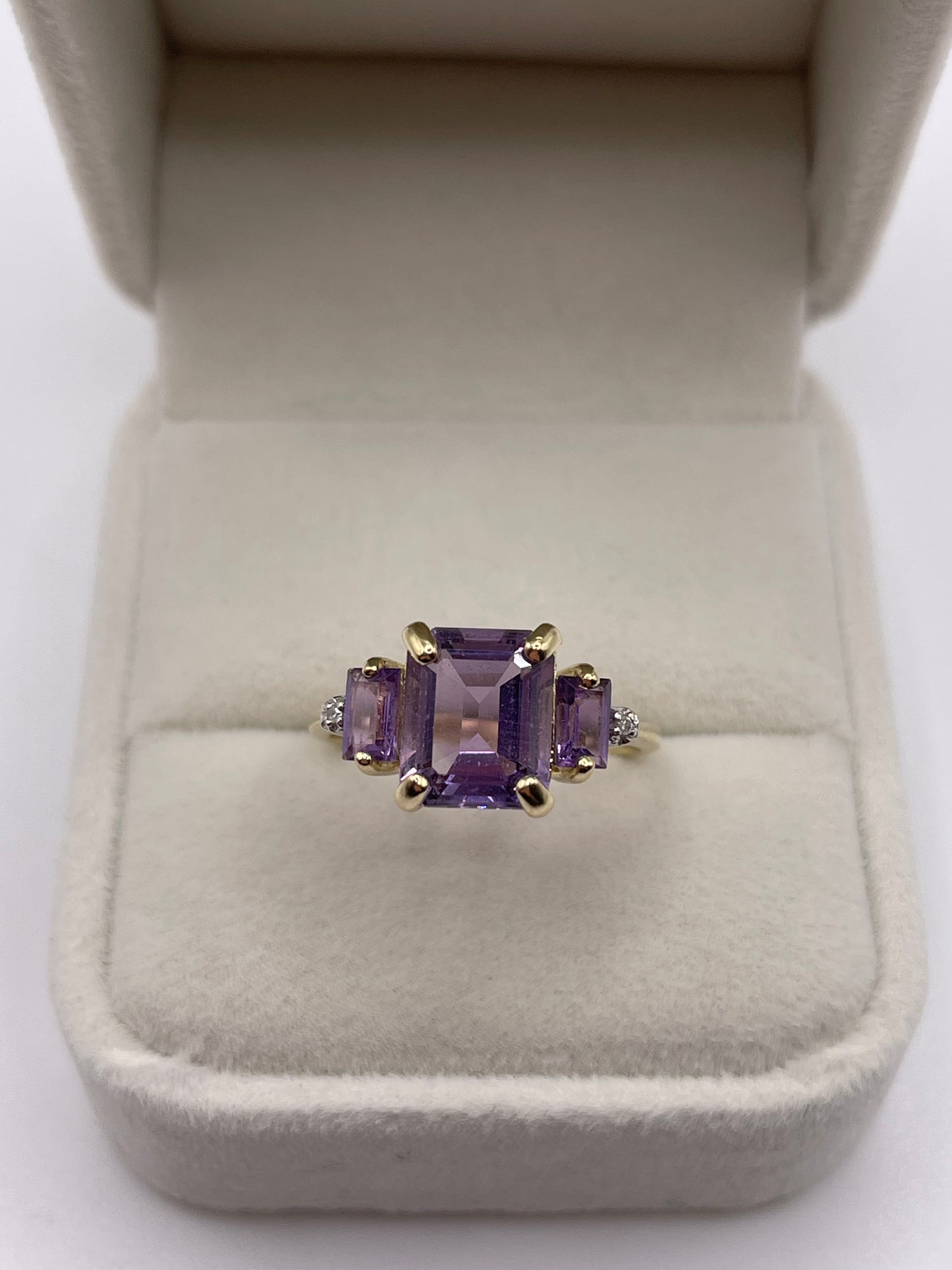 9ct gold amethyst and diamond ring