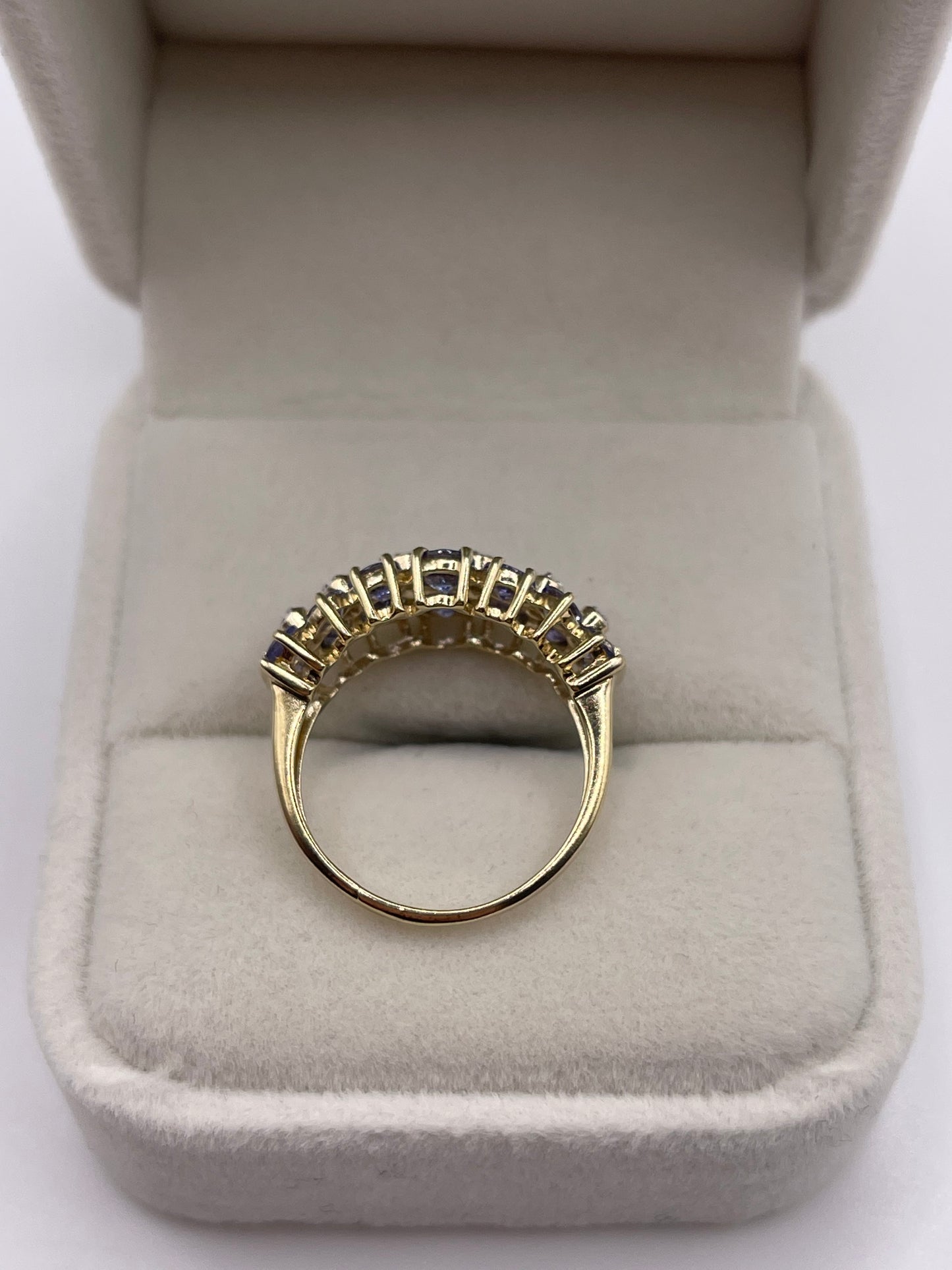 9ct gold tanzanite and diamond ring
