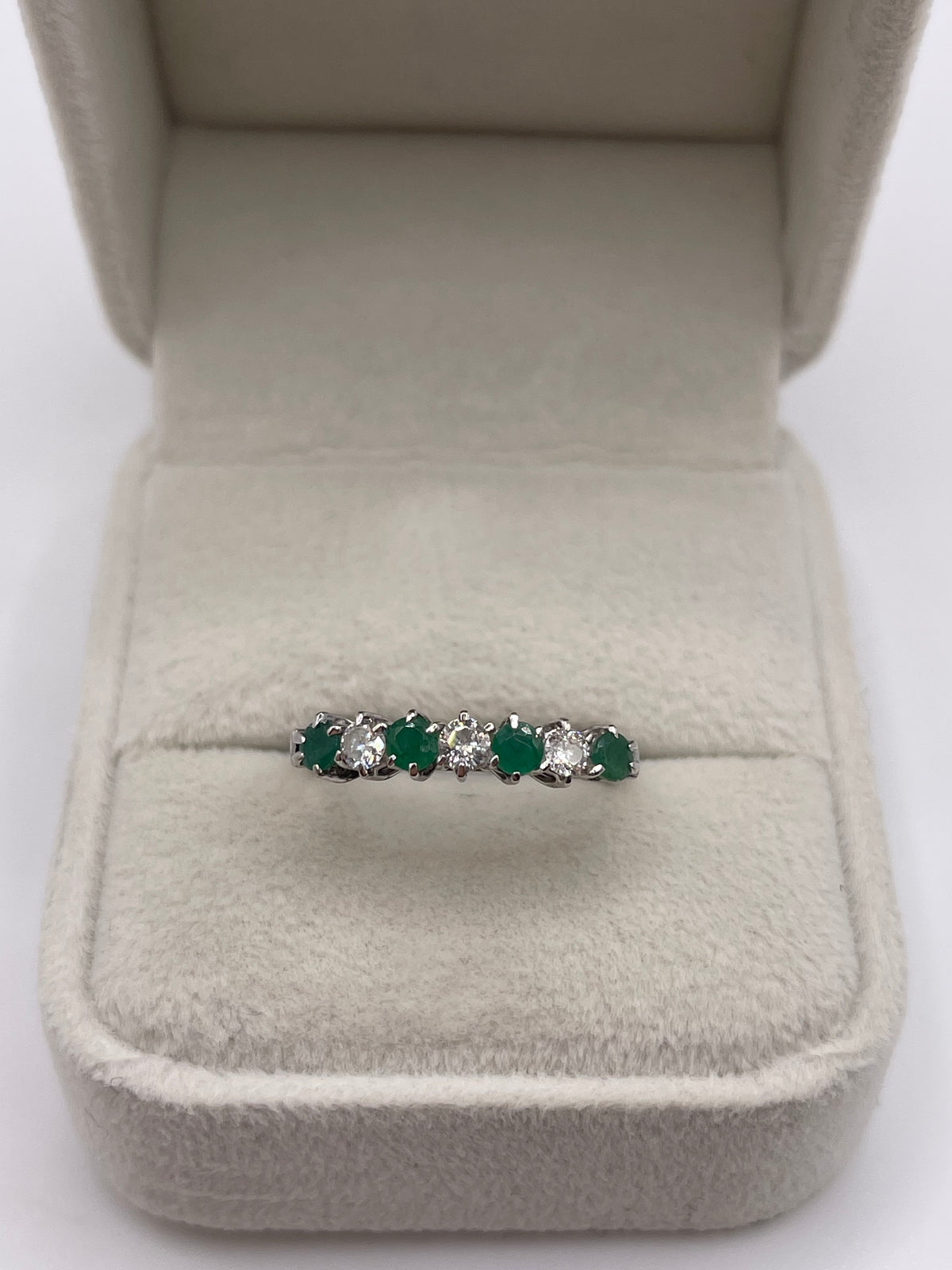 18ct white gold emerald and diamond ring