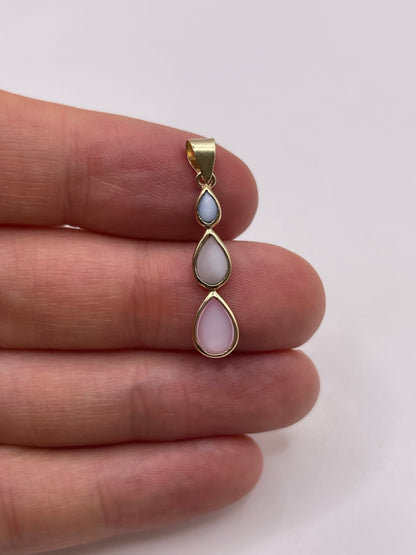 9ct gold mother of pearl pendant