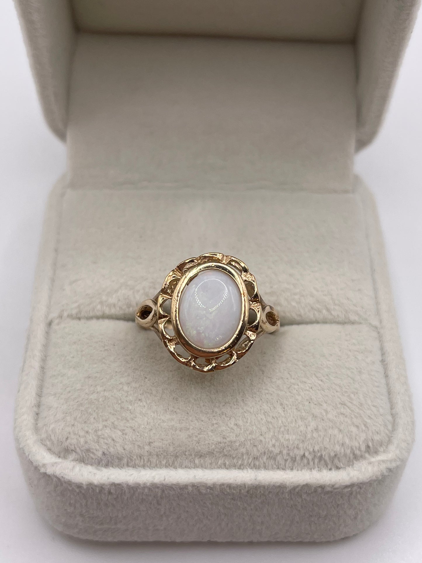 9ct gold opal ring