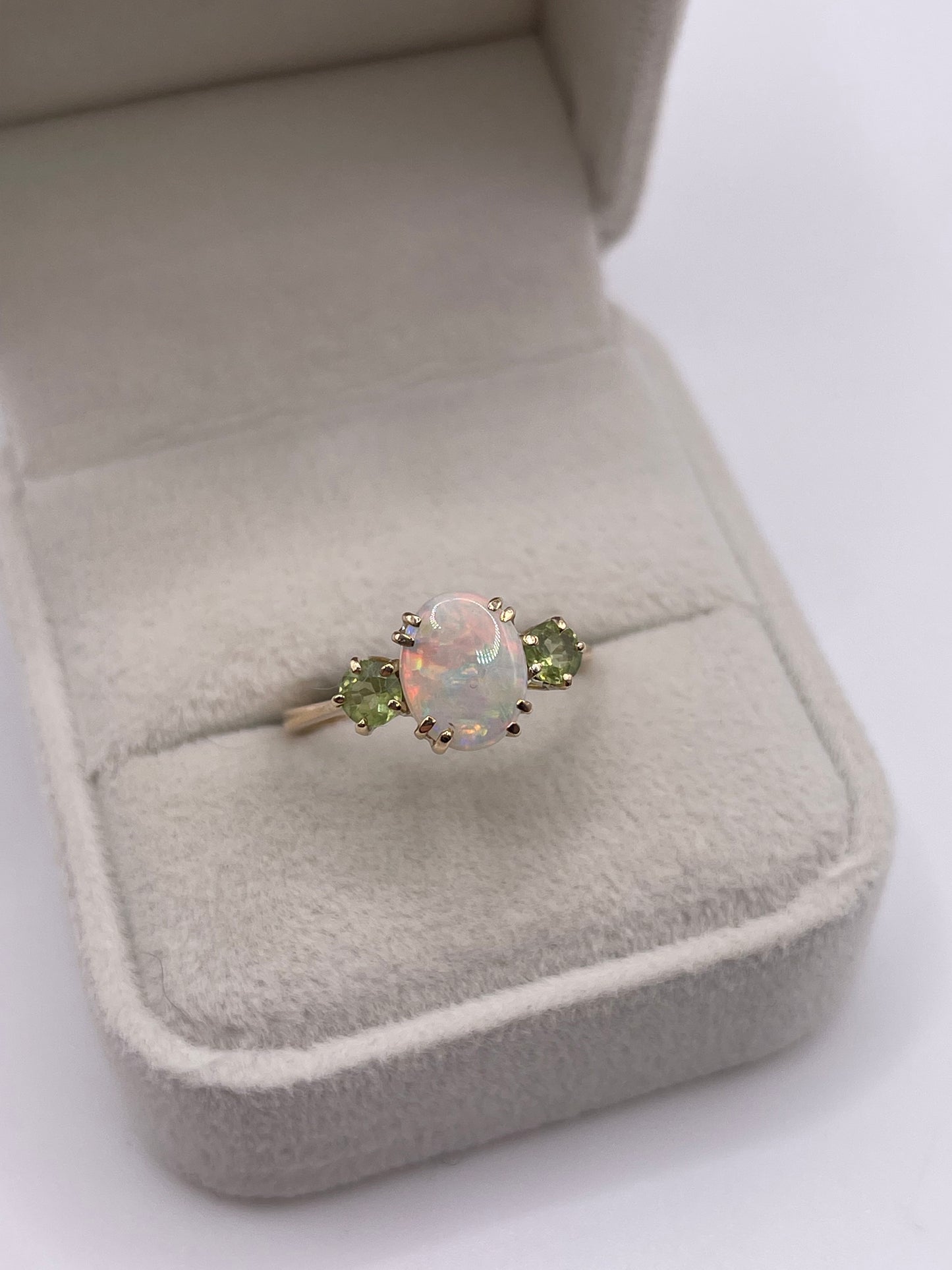 9ct gold opal and peridot ring