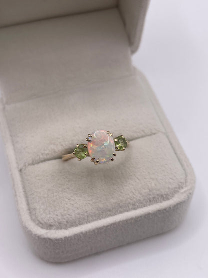 9ct gold opal and peridot ring