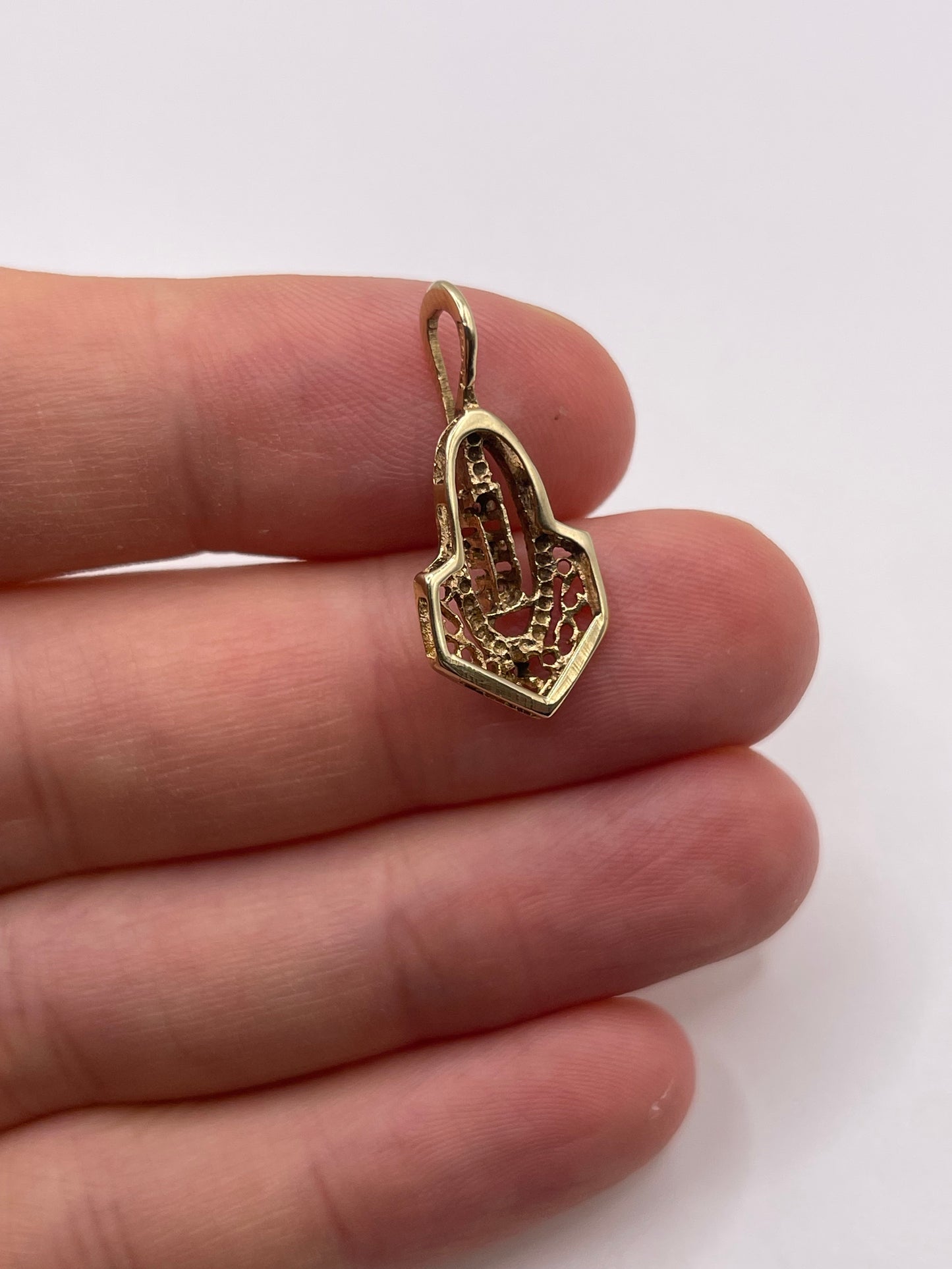 9ct gold diamond pendant
