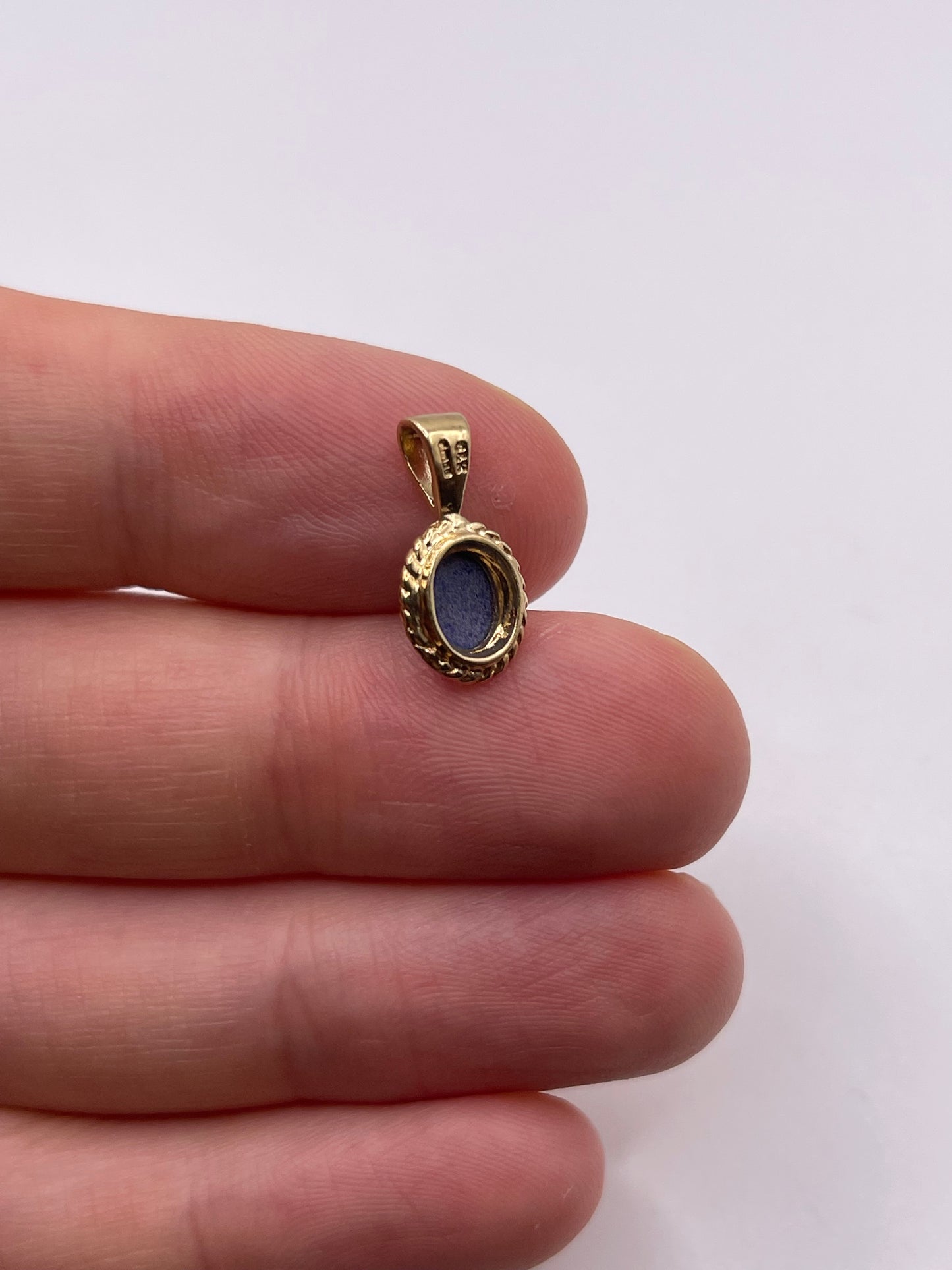 9ct gold sodalite pendant