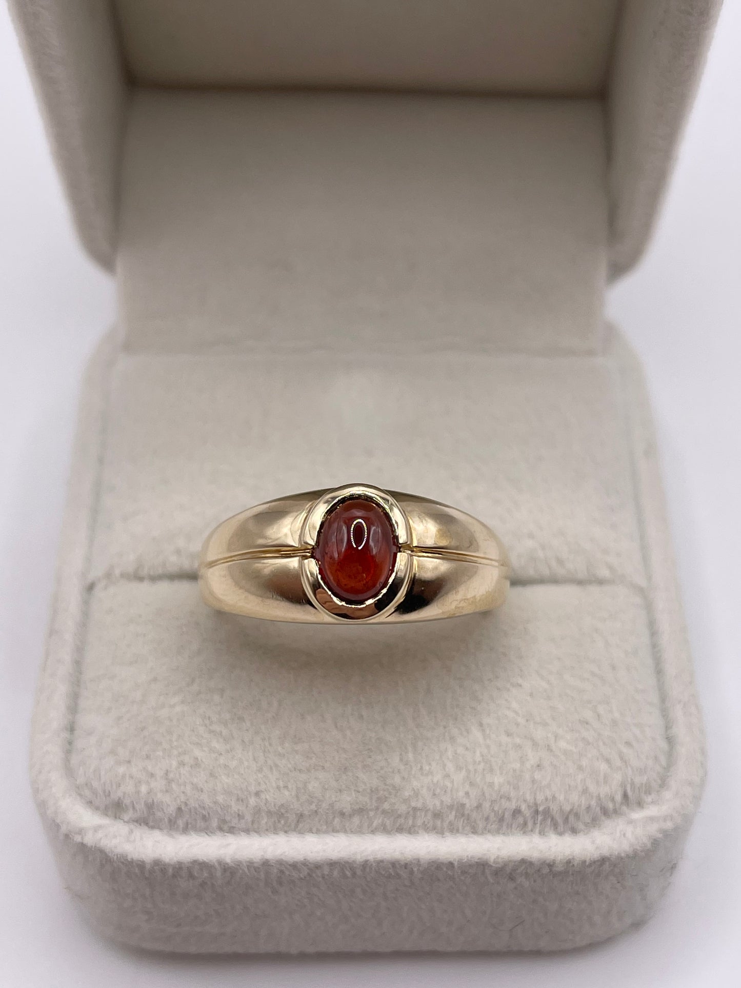 9ct gold cabochon garnet ring