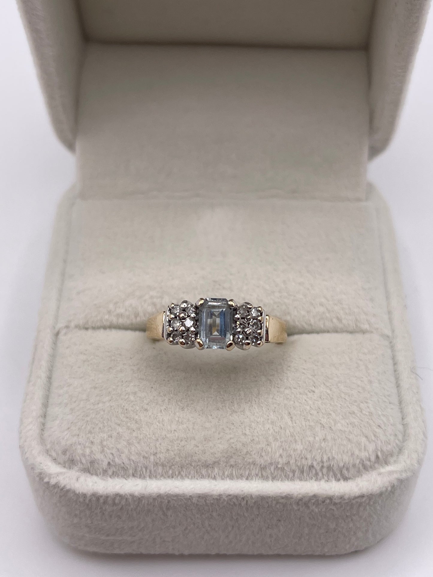9ct gold aquamarine and diamond ring